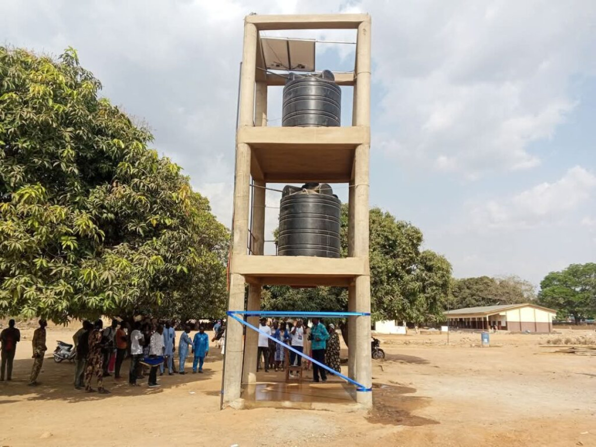 N’dali/à travers le don d’un forage, l’Epp Komiguéa conjugue la pénurie d’eau au passé grâce à la Fondation Hubi & Vinciane