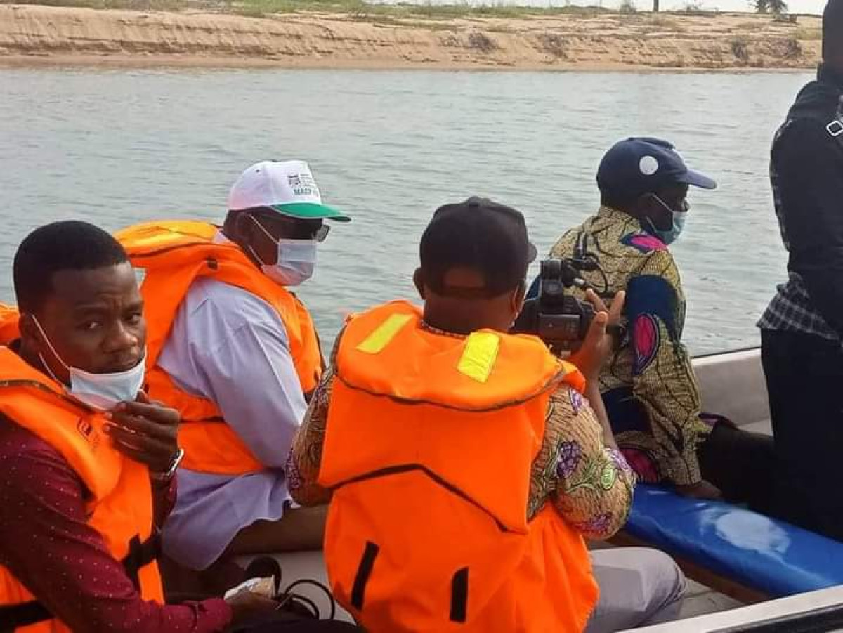 DÉCOLONISATION DU PLAN D&rsquo;EAU EN ESPÈCES HALIEUTIQUES : Le ministre Gaston Dossouhoui sur le lac Ahémé