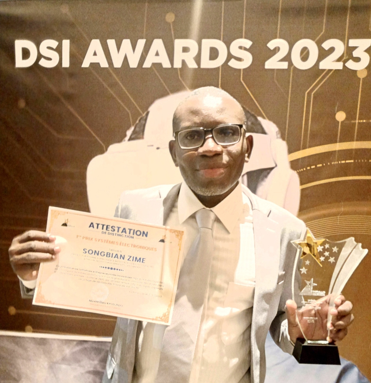 3E ÉDITION DES DSI AWARDS 2023 AU BÉNIN : Dr Songbian Zimé remporte le 1er prix «Systèmes électroniques»