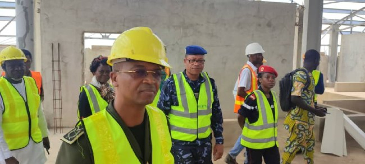 CONSTRUCTION DU NOUVEAU MARCHÉ DE GUEMA À PARAKOU : Le Préfet Mama Cissé constate l&rsquo;évolution des travaux 