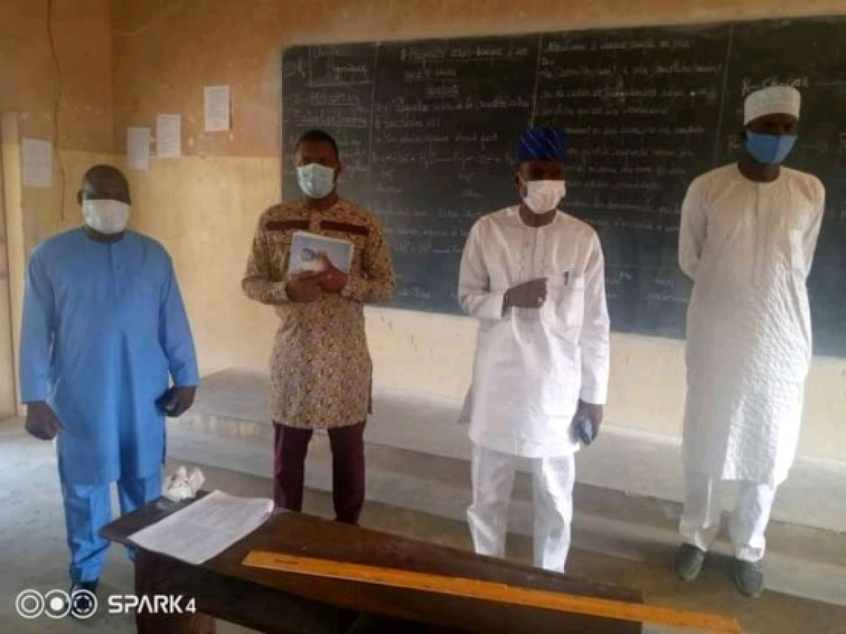 COVID-19 A NATITINGOU : Le maire Ouindéyama constate le respect des geste barrières dans les collèges publics