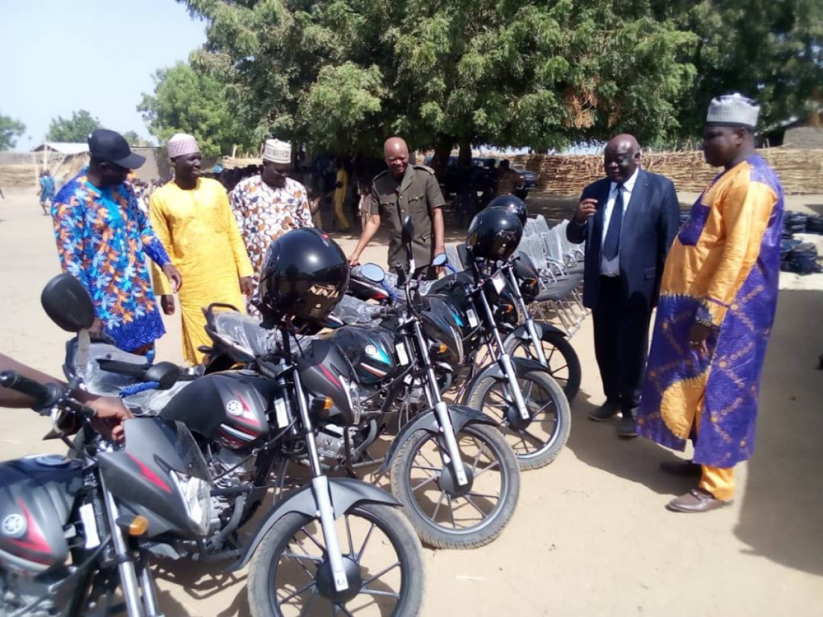 RENFORCEMENT DE LA PAIX ET LA COHESION SOCIALE A MALANVILLE : L&rsquo;Abegief à travers le M-Sec dote plusieurs arrondissements de kits scolaires et équipements