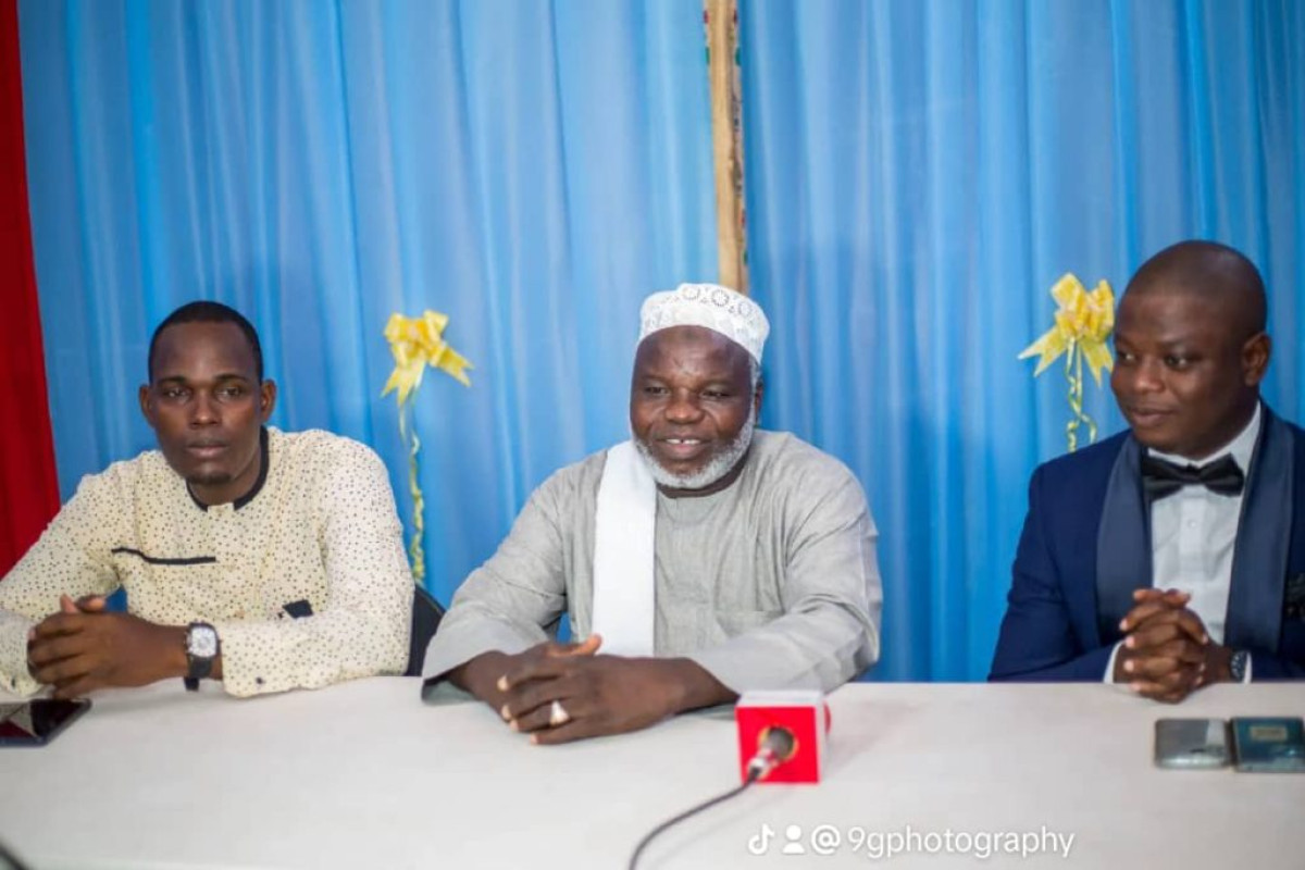 À TRAVERS UNE PRIÈRE DANS LE CADRE DE SON 6E ANNIVERSAIRE : Le personnel du Groupe de Presse Daabaaru rend grâce à Dieu 