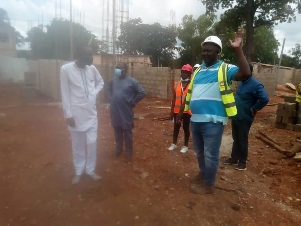 CONSTRUCTION D&rsquo;UN MARCHÉ REGIONAL À NATITINGOU : Le maire Ouidéyama constate l&rsquo;évolution des travaux sur le site