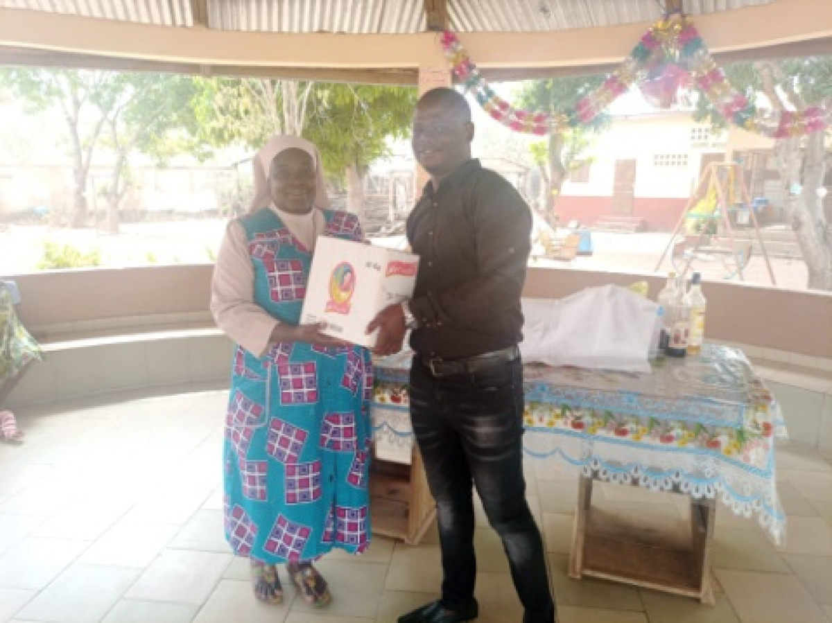 ORPHELINAT SAINTE THERESE DE L&rsquo;ENFANT JESUS DE TCHATCHOU : Le groupe de presse Daabaaru fait don de vivres