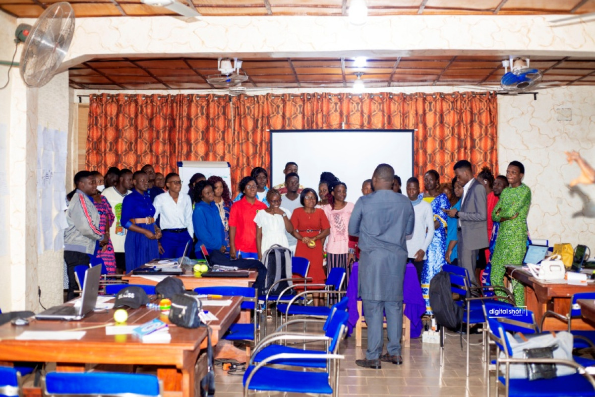 RÉDUCTION DE LA STIGMATISATION DES SERVICES DE DSSR CHEZ LES ADOLESCENTS ET GROUPES MINORITAIRES : Journalistes et influenceurs s&rsquo;engagent