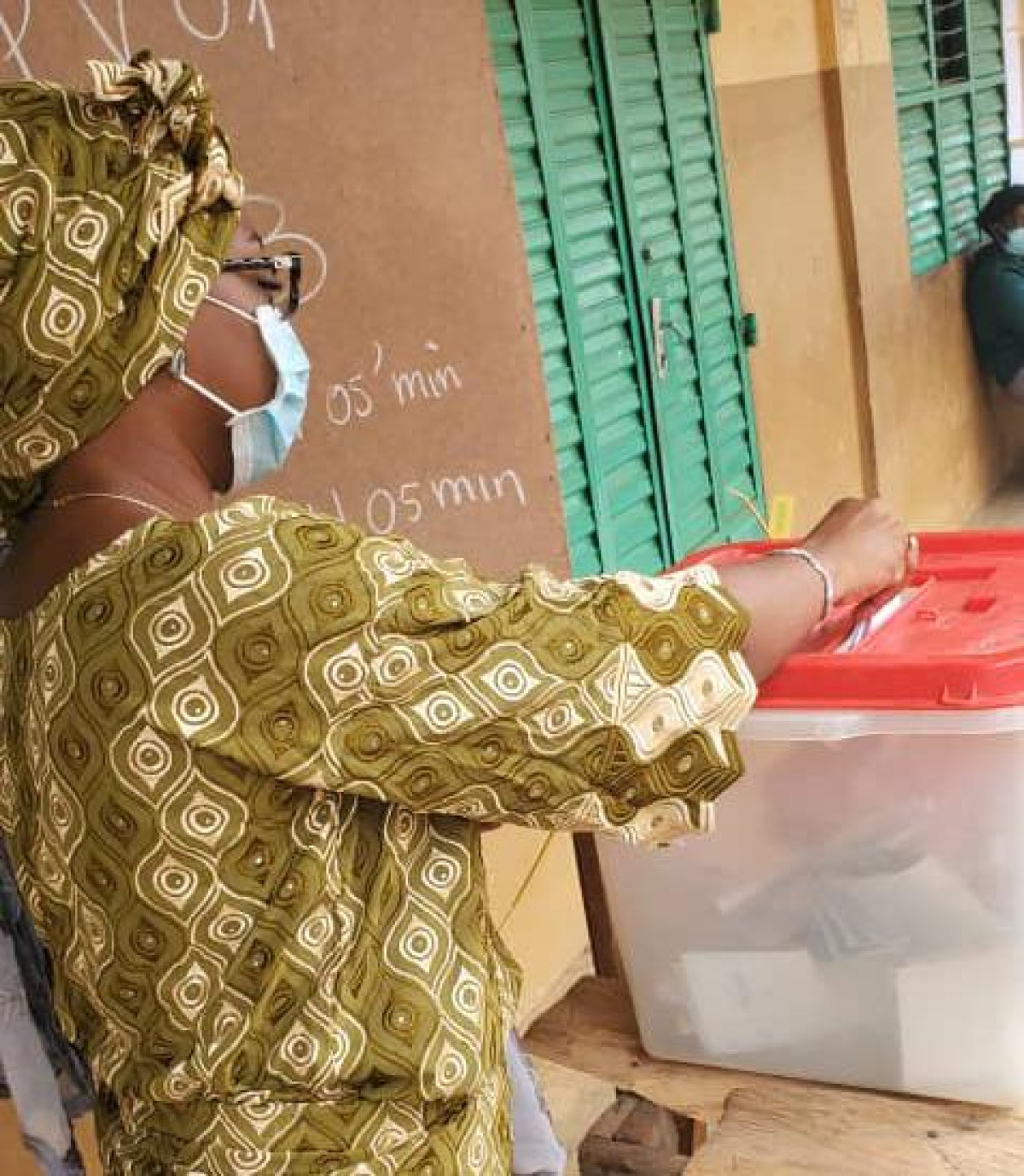 SCRUTIN DU 17 MAI 2020: La Ministre Aurélie Adam Soulé a voté à Nikki