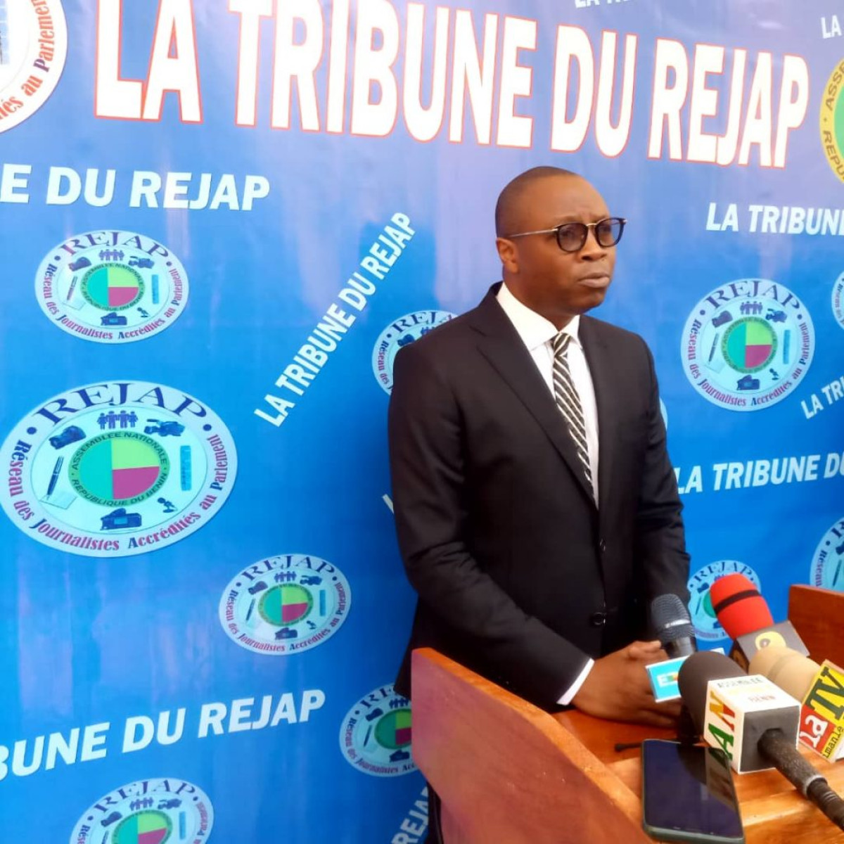 PRESENTATION DU BUDGET DU MINISTÈRE DE LA COMMUNICATION ET DE LA POSTE : Alain Orounla défend un budget de 13. 834.219.000  . L&rsquo;accès de tous les béninois à l&rsquo;information garanti en 2020