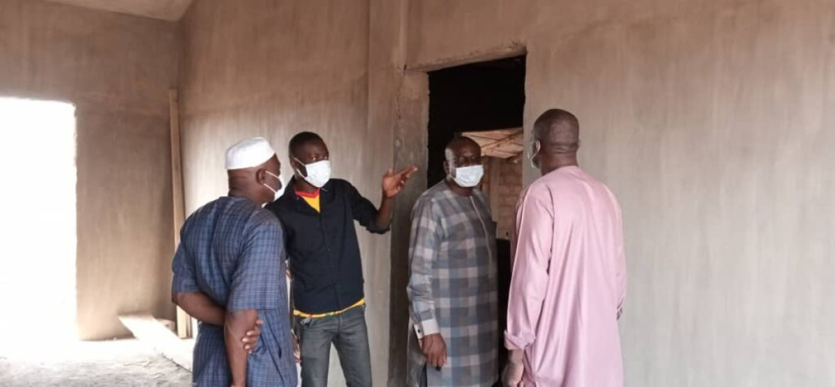 N&rsquo;DALI/CONSTRUCTION DU CENTRE DE L&rsquo;EXCELLENCE DU FOOTBALL : Le maire Saka Méré en visite sur le chantier