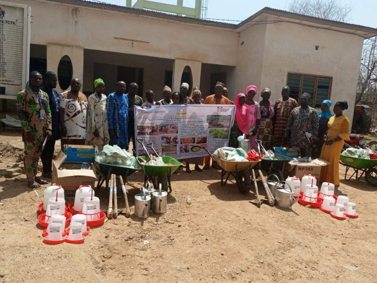 AMÉLIORATION DES CONDITIONS DE VIE DES JEUNES FILLES À RISQUE À NIKKI : Bcd-Ong à travers le projet Piscca s’engage