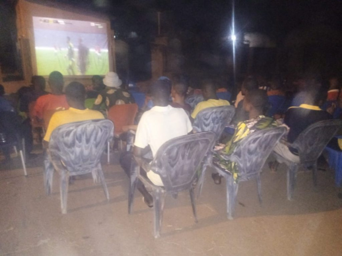 PARAKOU/PROJECTION SUR ÉCRAN GÉANT DE LA FINALE DE LA CAN CAMEROUN 2021 : Le parti Moele-Bénin réunit les jeunes autour du cuir rond