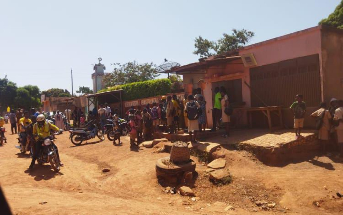 PARAKOU : Un homme poursuivi après une opération à la banque tué à son domicile
