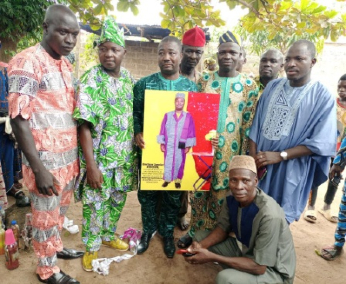 TCHAOUROU/APRÈS SON ÉLÉVATION AU GRADE DE MAÎTRE DE CONFÉRENCES DU CAMES : Dr Janvier Assouni honoré par la jeunesse de Boronè