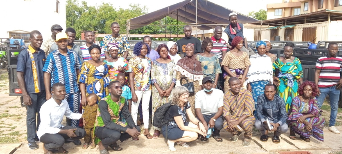 DOTATION DE 19 TRICYCLES AUX GROUPEMENTS DE FEMMES ET START-UPS DU NORD BÉNIN : ProSol/Giz promeut le Biochar/Terra prêta et la farine panifiable de manioc