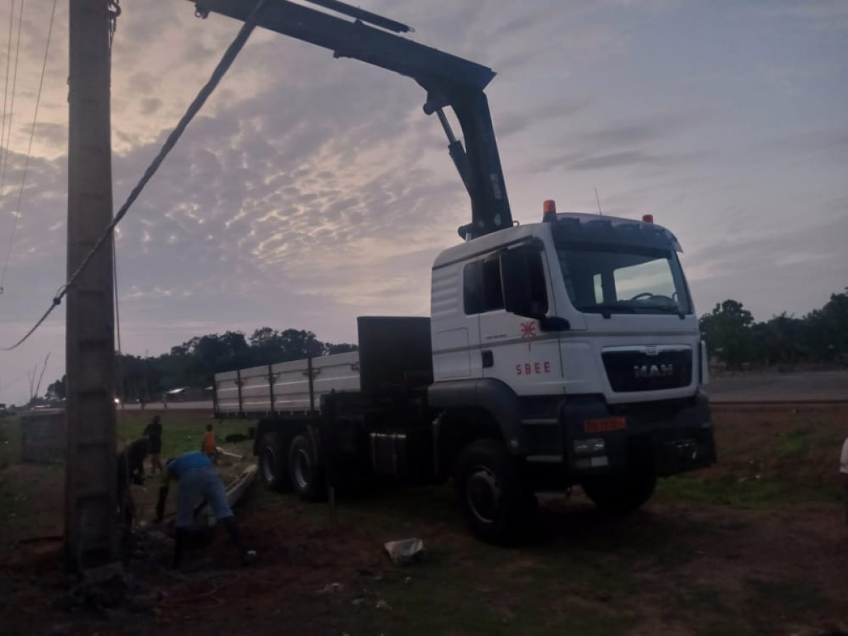 DJOUGOU/SUITE À NOTRE ALERTE SUR L&rsquo;ENDOMMAGEMENT DU POTEAU ÉLECTRIQUE DU CEG PARTAGO :  Le matériel changé par la Sbee