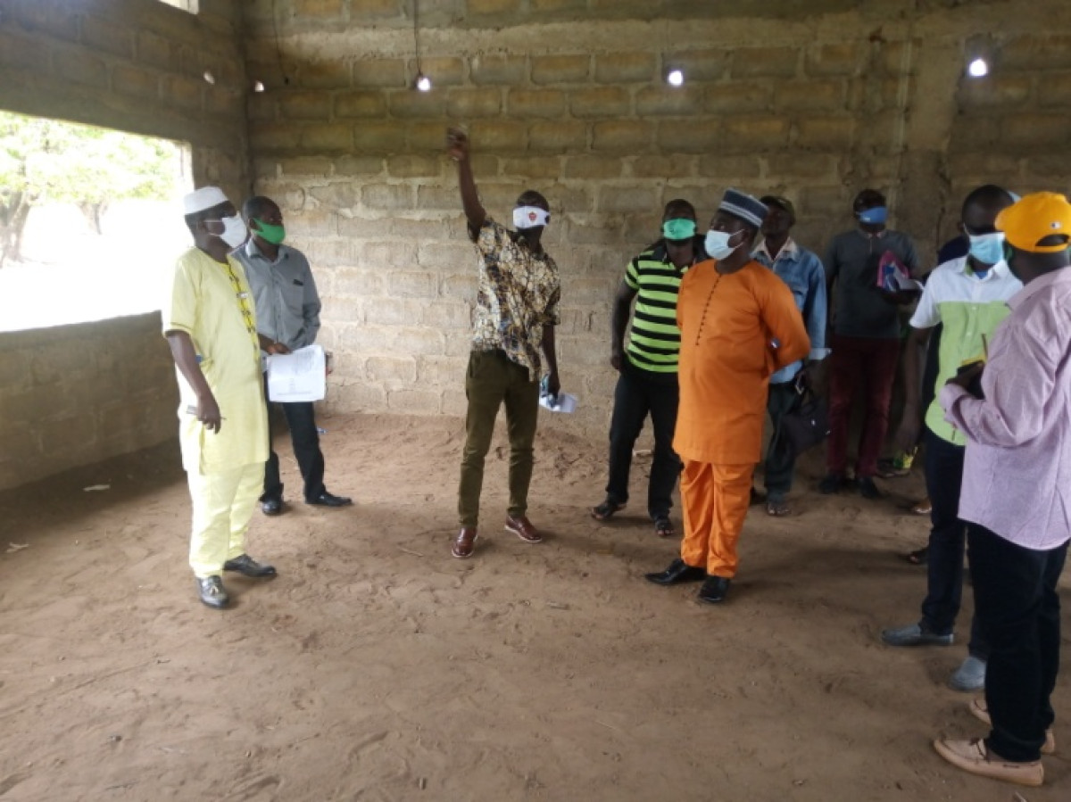 CONSTRUCTION D’INFRASTRUCTURES DANS LA VILLE DE PARAKOU : Le maire Zimé et son équipe apprécient l’évolution des travaux