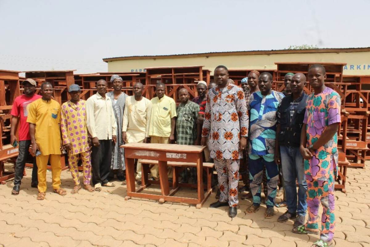 POUR SOULAGER LES PEINES DES ACTEURS ÉDUCATIFS DE BANIKOARA : La mairie dote 23 écoles de 500 tables-bancs