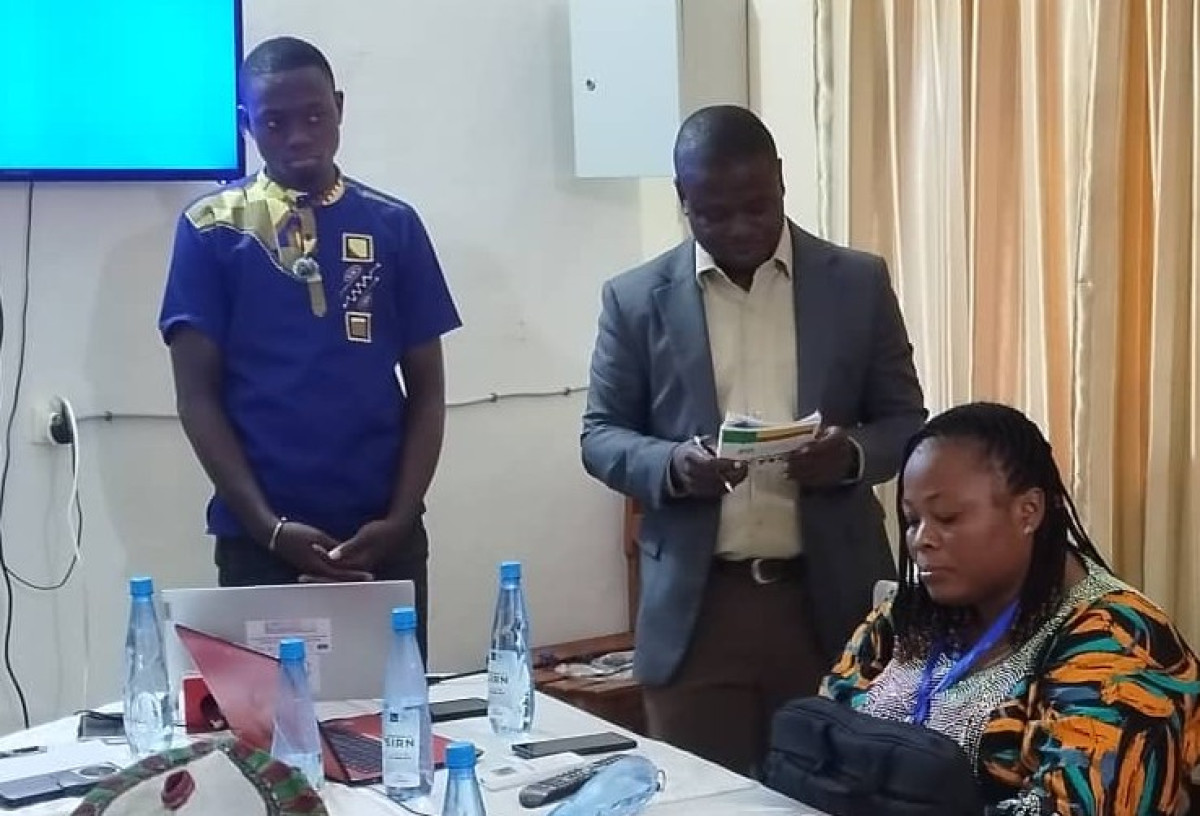 Radio communautaire et fact-checking en langues locales: Barnabas Orou Kouman et Moussa Kassim outillent des journalistes