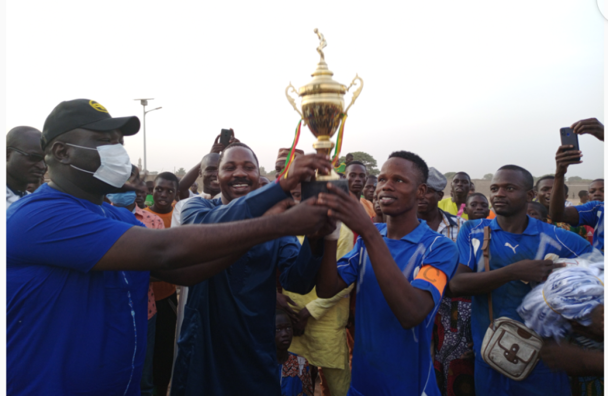 FINALE DU TOURNOI DE LA NON VIOLENCE :  Pari gagné pour le général Paul Tabé Lafia et le Capt  . Les populations de Nikki disent non à la violence et promettent un K.o au duo Talon-Talata