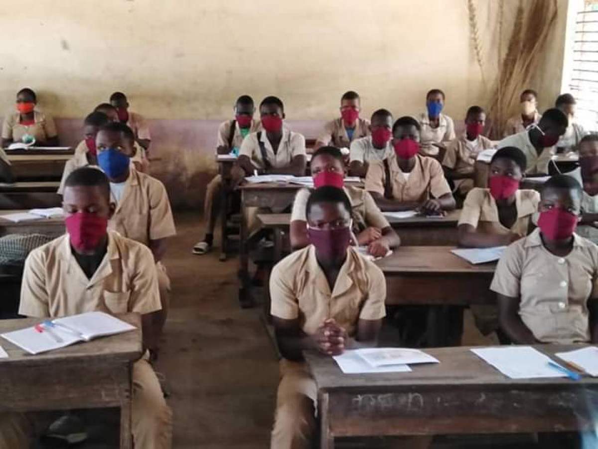 REPRISE DES COURS AU BÉNIN : Les acteurs de l’école déjà étouffés par les mesures ? . Des apprenants renvoyés . Des masques mal portés