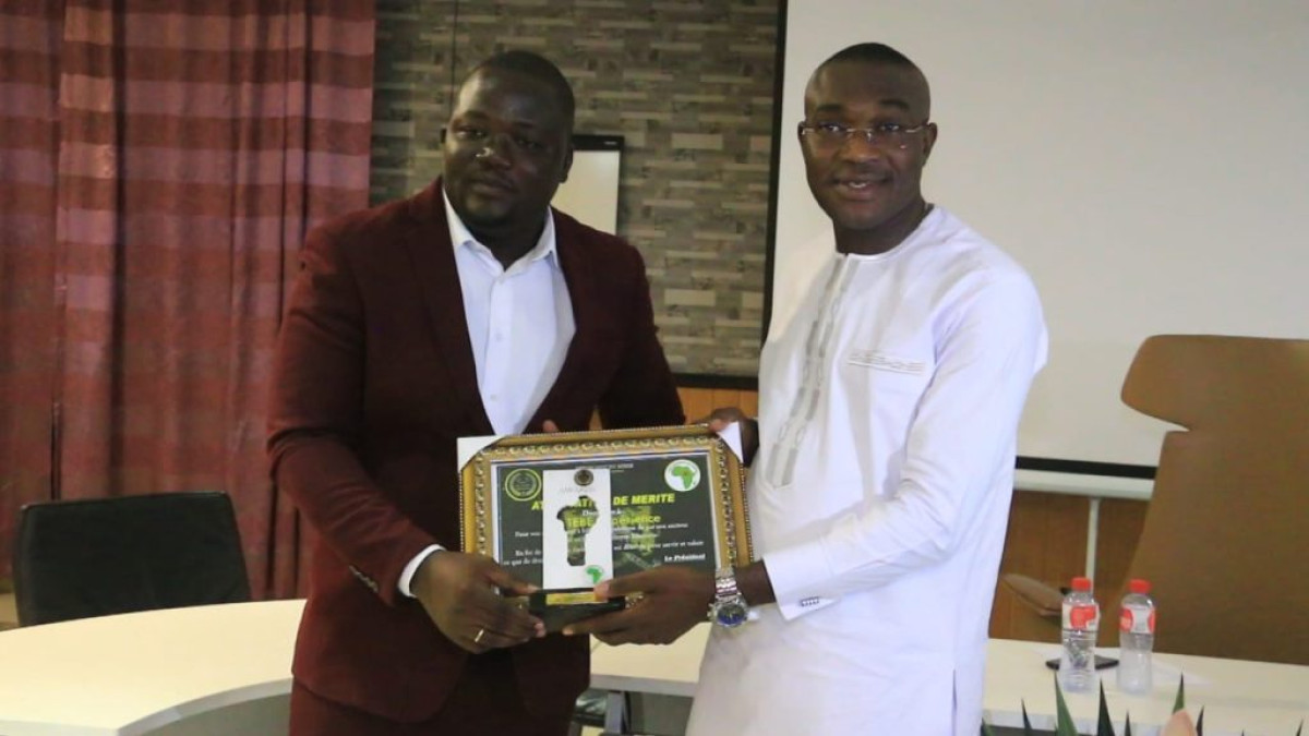 BÉNIN/PRIX DU CITOYEN BÂTISSEUR : L&rsquo;Ong Étoile d&rsquo;Afrik distingue Expérience Tébé