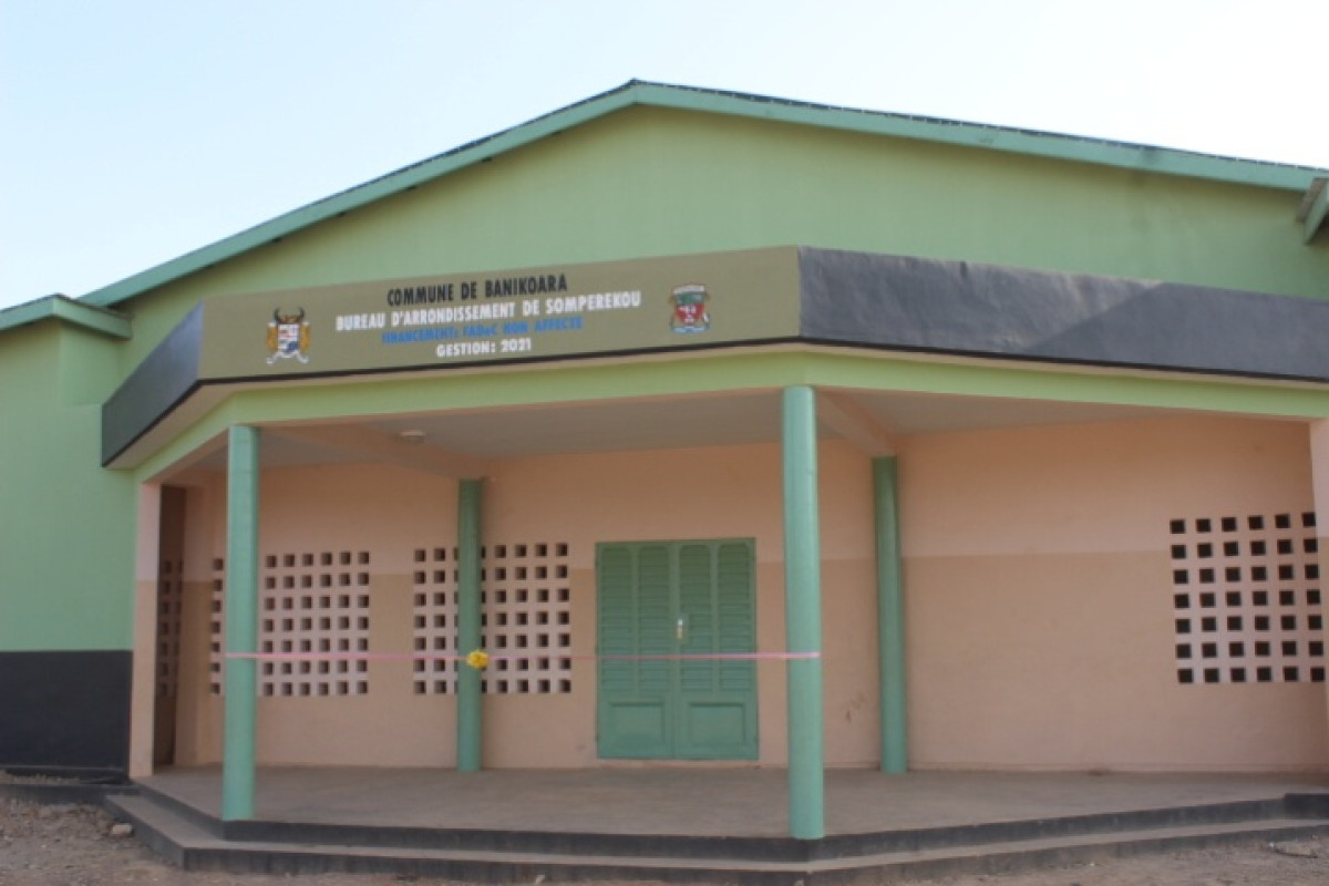 REHABILITATION DES BUREAUX DE DEUX ARRONDISSEMENTS A BANIKOARA : Le maire Sarako offre un cadre de travail adéquat aux Ca