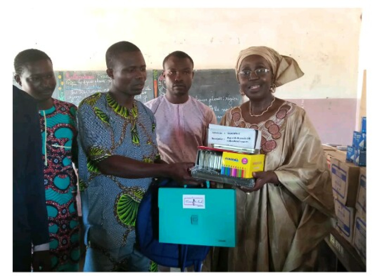 8È CIRCONSCRIPTION ÉLECTORALE : Mariama Baba Moussa fait don de kits scolaires