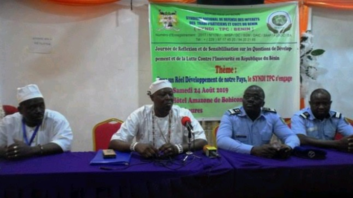 COLLABORATION ENTRE FORCES DE L’ORDRE ET TRADIPRATICIENS CONTRE LES CYBERCRIMINELS : Un cheval de Troie ou un marché de dupe ?