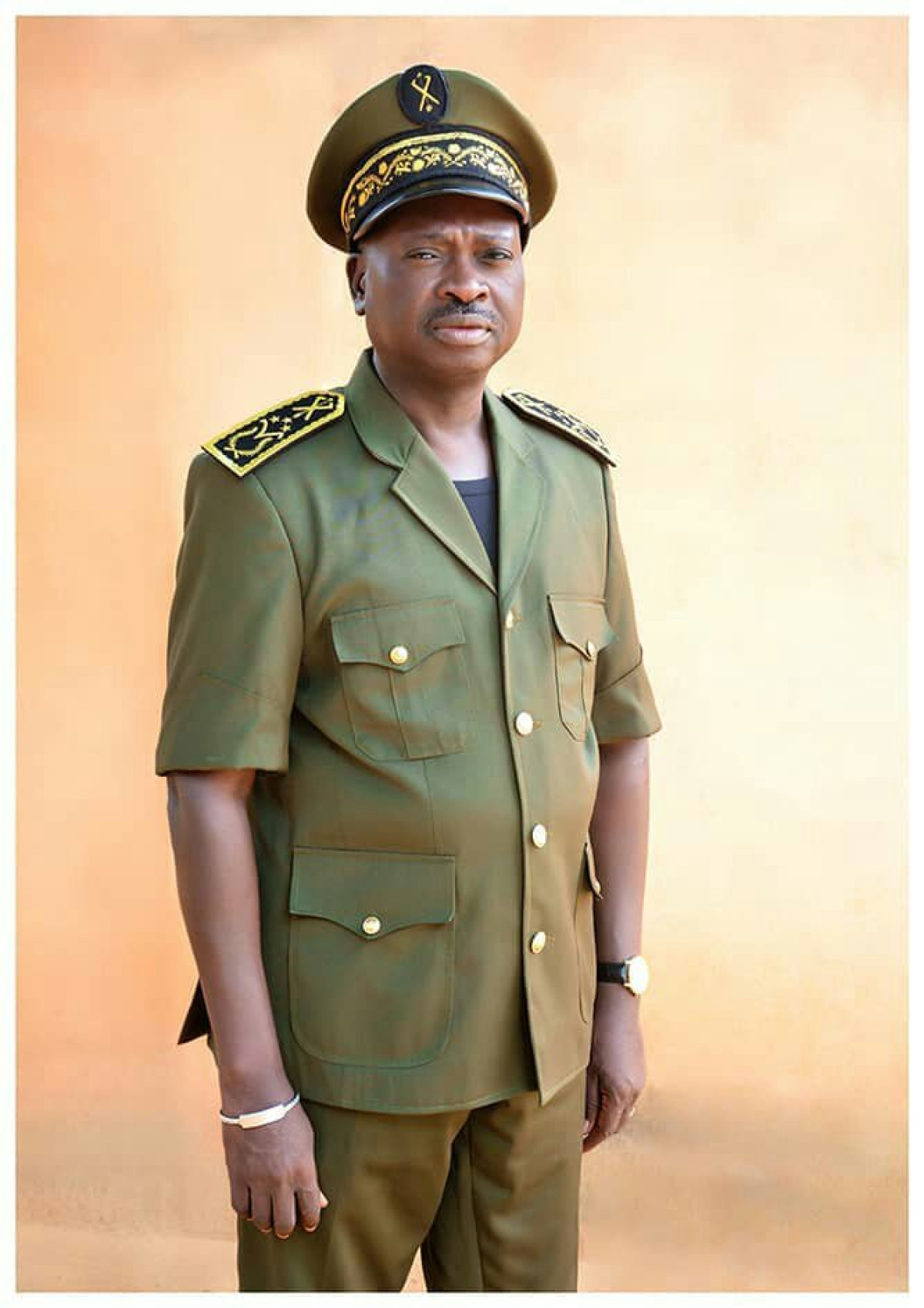 ASSAINISSEMENT A KANDI : Le préfet Mohamadou Moussa fait don de matériels