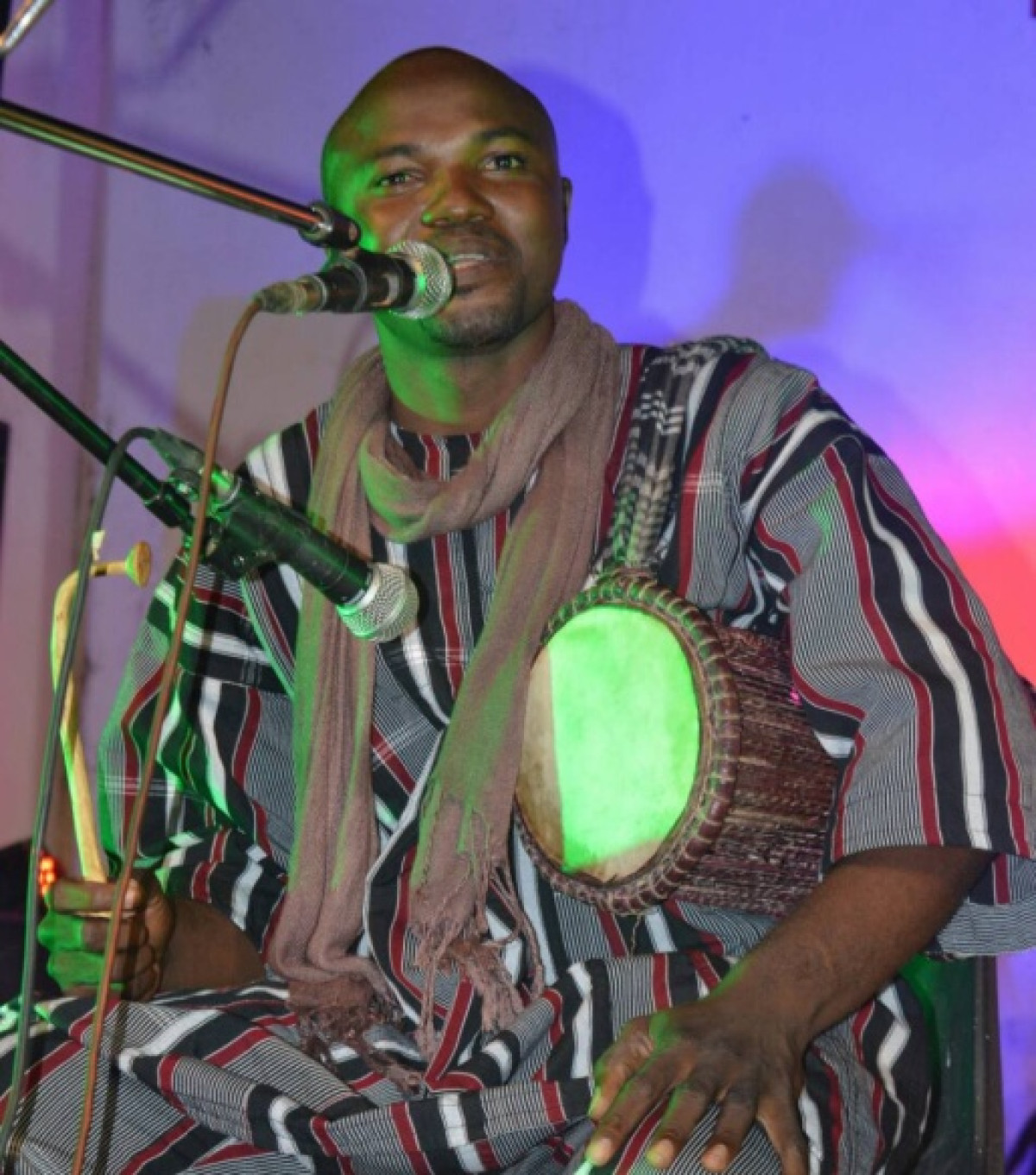 LUTTE CONTRE LA PANDÉMIE DU CORONAVIRUS : L&rsquo;artiste Barasuno met à contribution sa voix