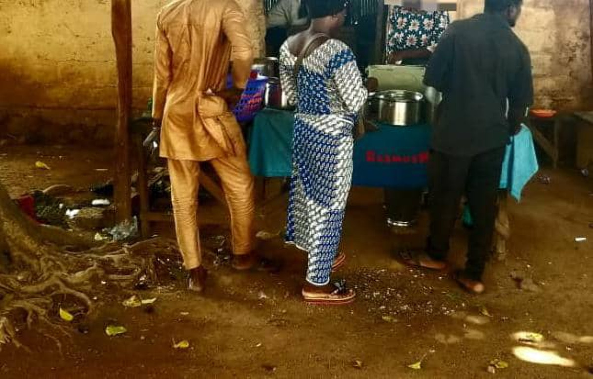 CONSOMMATION DES METS VENDUS AUX ABORDS DES RUES À PARAKOU : La mort lente à moindre coût et à portée de main