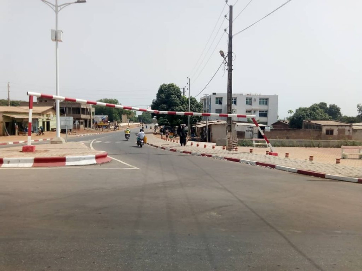 INCIVISME A PARAKOU : Un limitateur de hauteur percuté par un camion