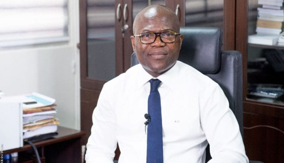 BENIN :  Les timbres sur dépôt en banque passent de 50F à 100F