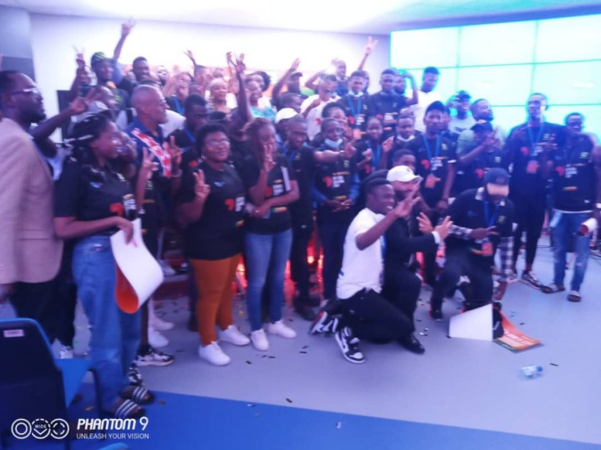 CONCOURS AFRICAIN DE JEUX VIDÉOS : Un véritable succès pour Nicecactus • Le champion repart avec un trophée et un chèque de 850 000 F cfa