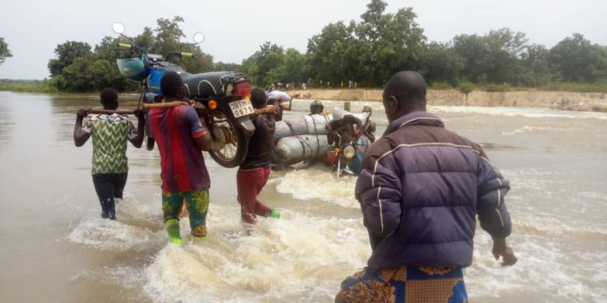 MONTEE DES EAUX DU FLEUVE OKPARA DANS LA COMMUNE DE TCHAOUROU : L’éternel calvaire des populations de Kika . Piroguiers et certains jeunes gens en raffolent
