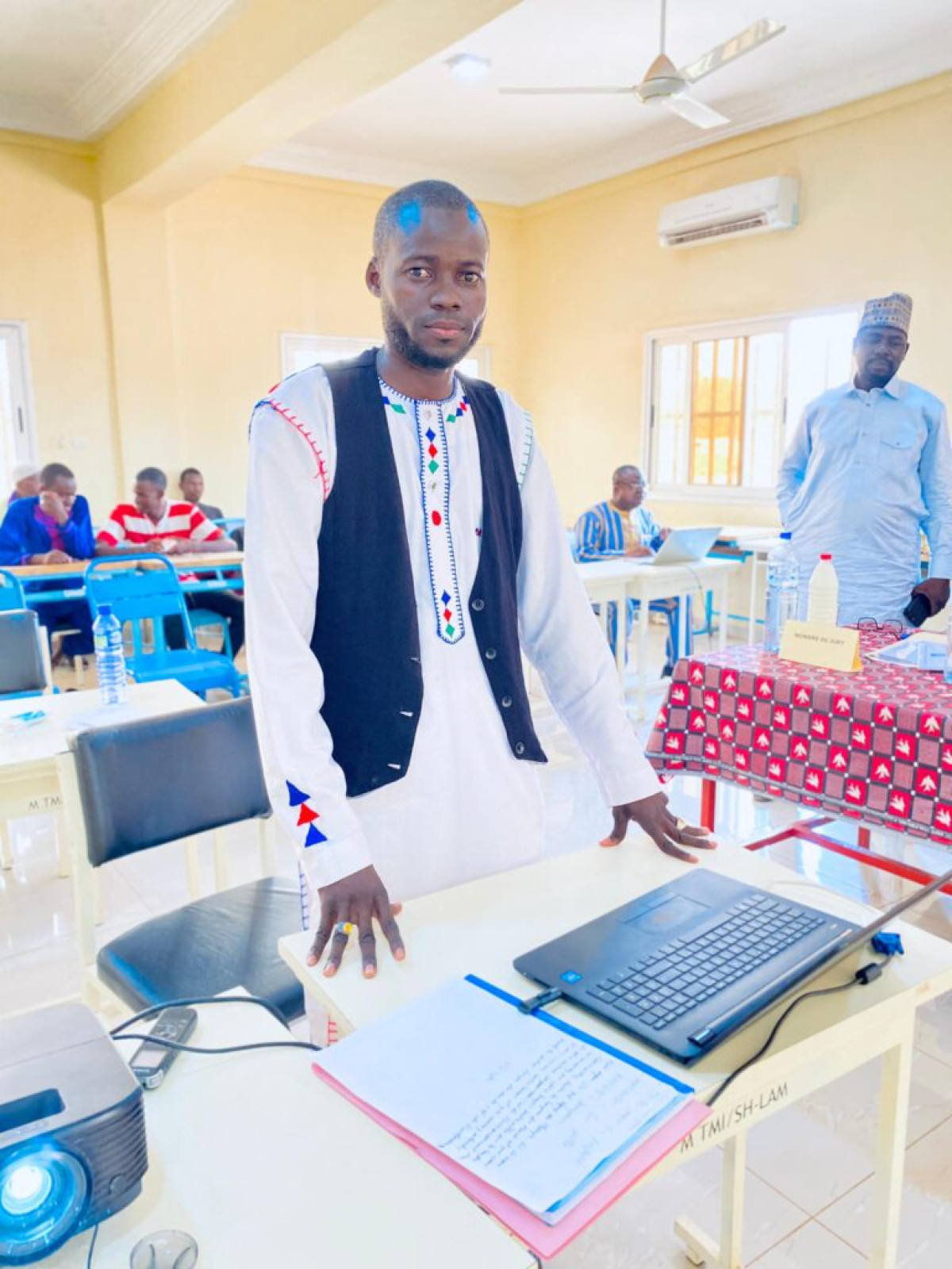 SOUTENANCE DE MASTER A L’UNIVERSITÉ NAZI BONI DE BOBO-DIOULASSO : Orou Adamou Hamadi désormais diplômé en technique des métiers de l’information