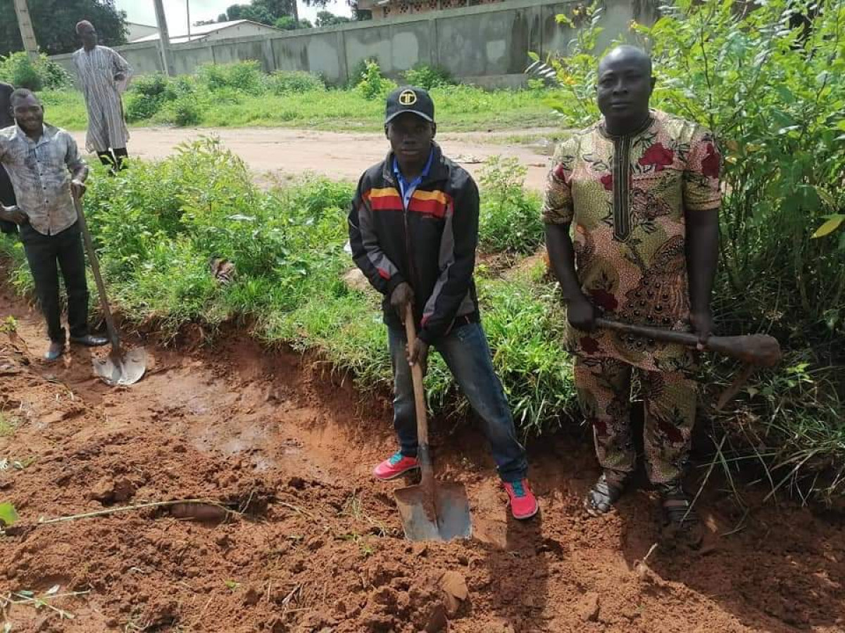ASSAINISSEMENT DE LA VILLE DE KALALE : Le maire Tidjani Chabi et son conseil donnent l’exemple