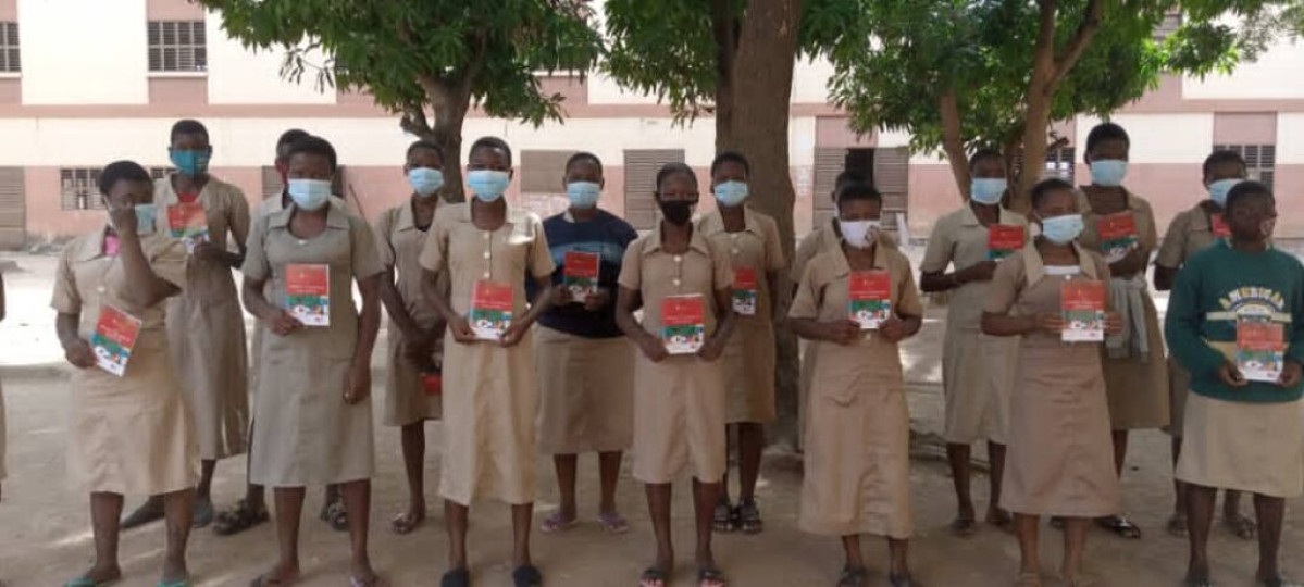 PROMOTION DES SERIES SCIENTIFIQUES DANS LES ETABLISSEMENTS SECONDAIRES DE PARAKOU : La Fondation Hystérésis distribue des bréviaires aux élèves filles des collèges