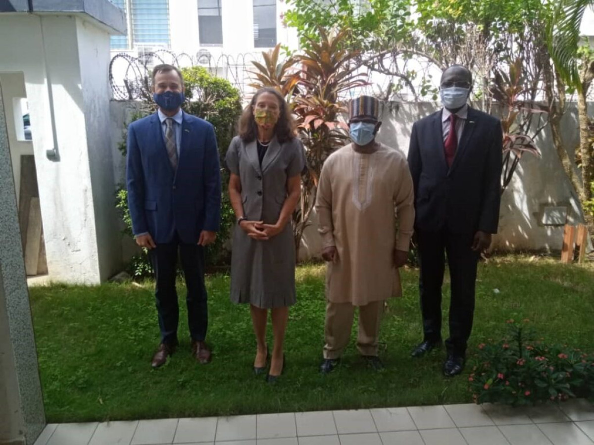 EN VISITE DE TRAVAIL A L&rsquo;AUTORITE DE REGULATION DE L&rsquo;ELECTRICITE DU BENIN : L&rsquo;ambassadeur Mahoney réaffirme le soutien des Usa