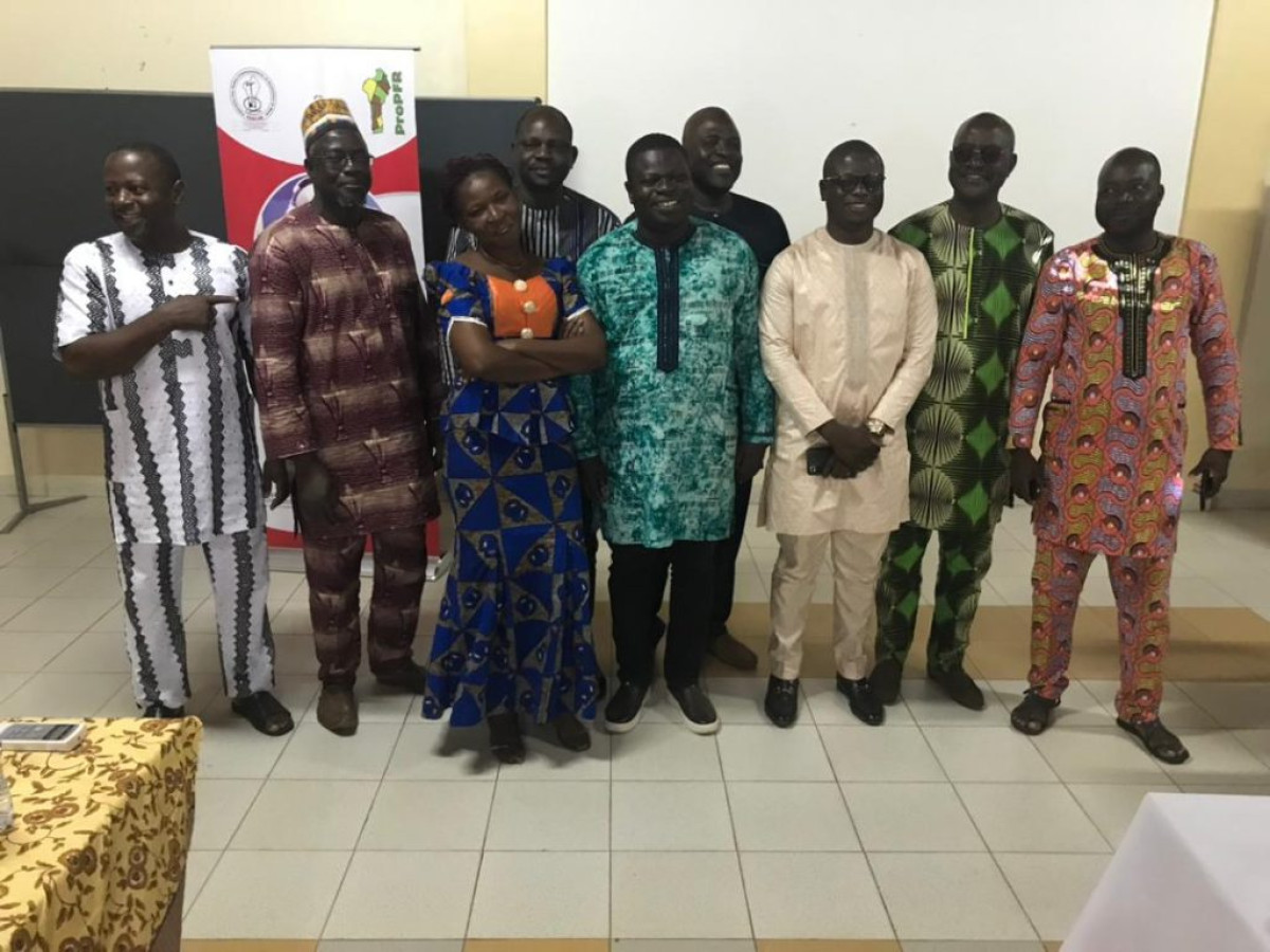 POUR FACILITER L’ACCÈS DES POPULATIONS AUX INFORMATIONS RELATIVES AU CODE FONCIER ET DOMANIAL : Des journalistes et communicateurs créent le Rejocfob . Roland Alayé élu Président, Barnabas Orou Kouman, Secrétaire Administratif