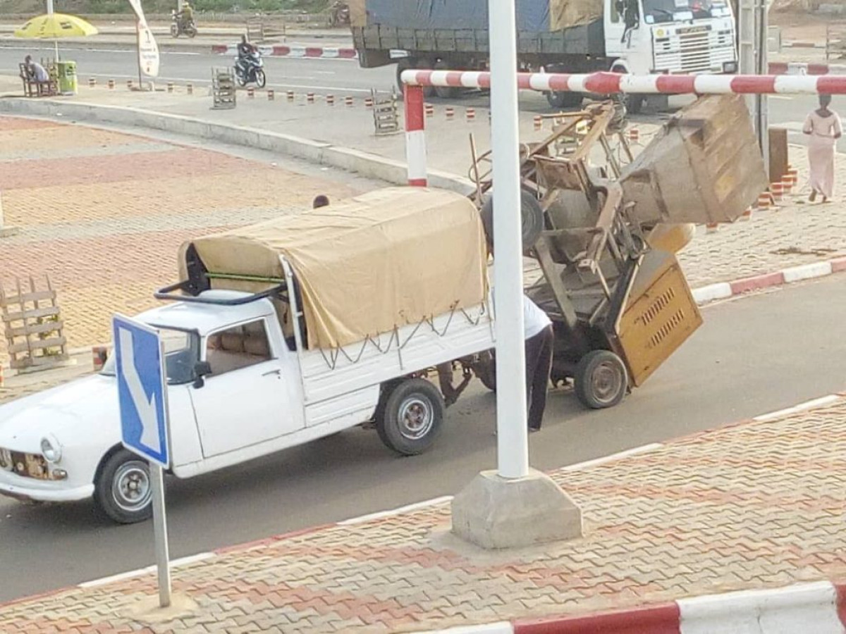 PARAKOU : Un limitateur de hauteur de Toko fait les frais de l&rsquo;incivisme d&rsquo;un usager indélicat