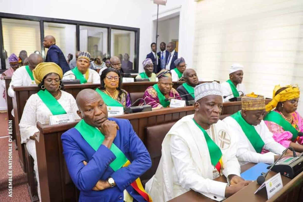 ENVOI DE SOLDATS BÉNINOIS AU NIGER «La déclaration de guerre est-elle autorisée par l’Assemblée Nationale ?», demandent »Les Démocrates » .Voici les 19 questions des parlementaires au gouvernement