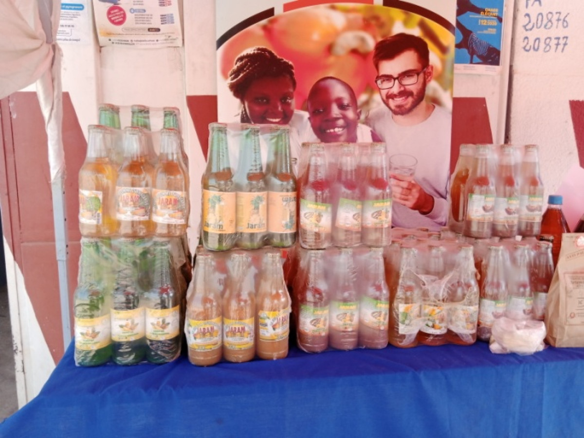 POUR LES FÊTES DE FIN D’ANNÉE A PARAKOU : Offrez-vous les jus naturels « Jaram » à moindre coût . Contactez le 95 94 39 98 ou 97 79 44 75 pour la livraison