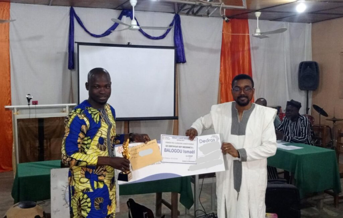 Édition 2024 de dedras climate awards: Ismaël Balogou de daabaaru tv décroche le 1er prix, catégorie audiovisuelle