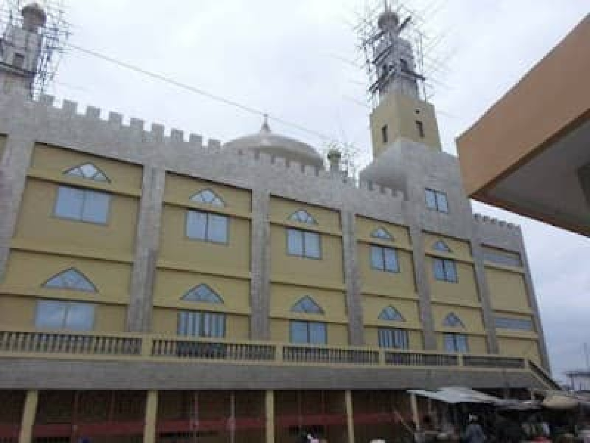 SUPPOSÉE FERMETURE D’UNE MOSQUÉE POUR POLLUTION SONORE À PARAKOU : Fake News, voici la réalité