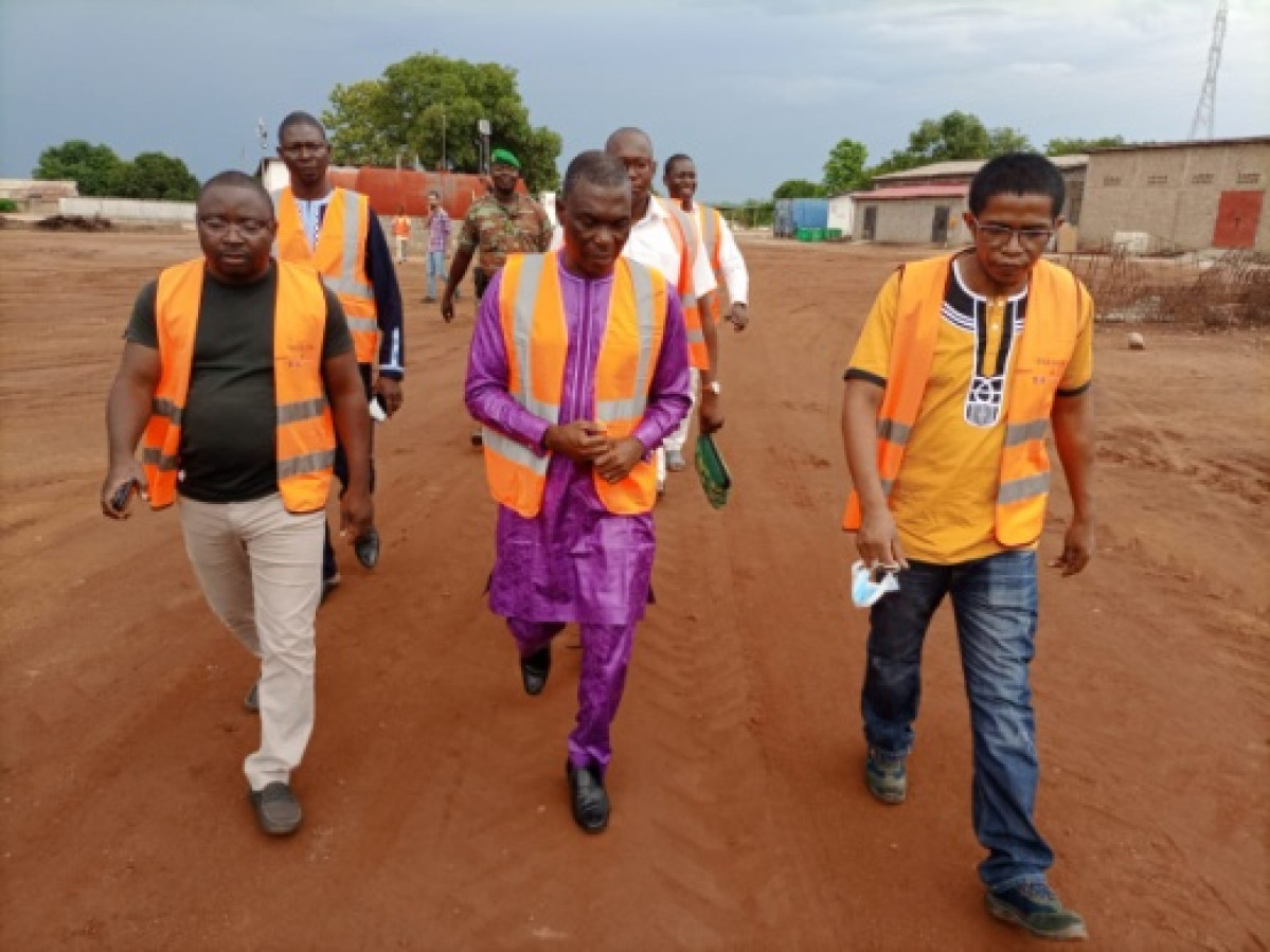 CONSTRUCTION DE L’HÔPITAL DE ZONE DE TCHAOUROU ET DE LA ROUTE BÉTÉROU-TCHAOUROU-KASSOUALA : L’He Bio Sounon Bouko satisfait de l’évolution des travaux