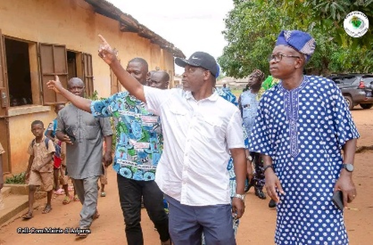 Adjarra/En visite dans les écoles touchées par les vents violents: le maire Wanvoegbe prend des engagements pour leur réhabilitation