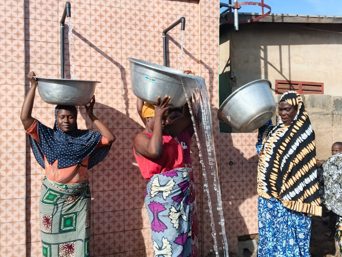 Fin de la pénurie d'eau au quartier Titirou de Parakou: la Mairie et l’Organisation Internationale de Charité réceptionnent un forage solaire