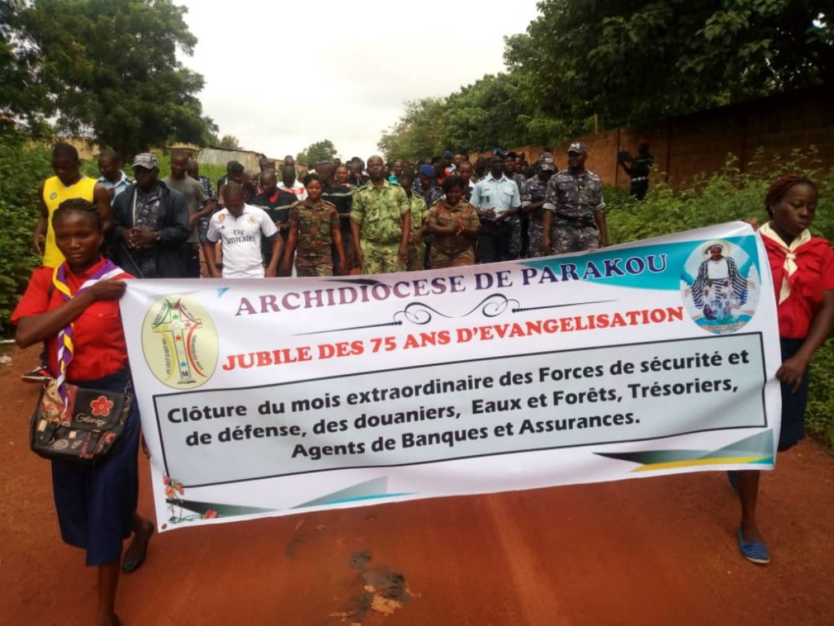 CONTRIBUTION DE L&rsquo;AUMONERIE MILITAIRE DANS LA MISE EN OEUVRE DE LA MISSION RÉPUBLICAINE : Militaires, paramilitaires et civils outillés