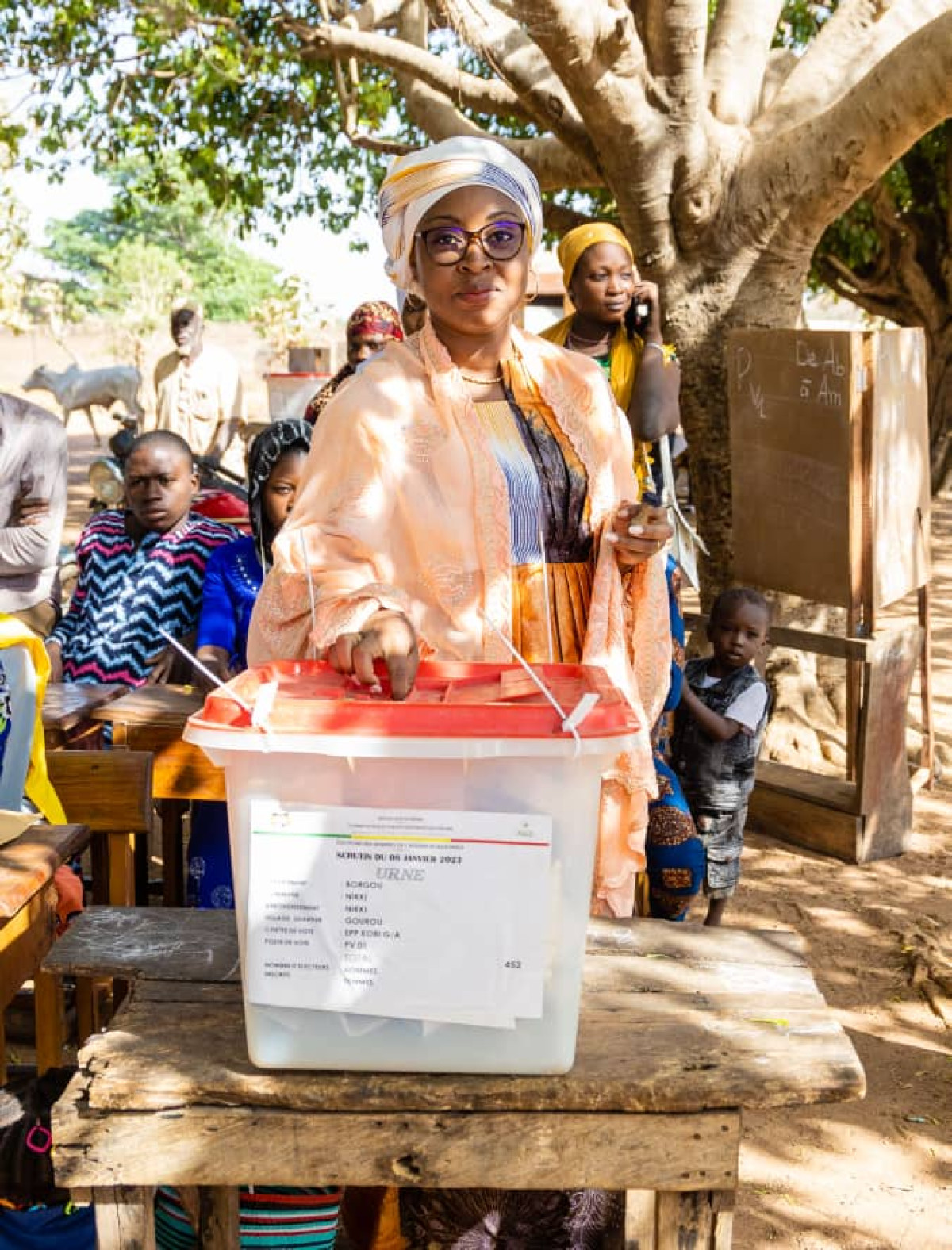 LÉGISLATIVES DU 8 JANVIER À NIKKI : La ministre Aurélie Adam Soulé a accompli son devoir civique  . Elle envoie un message fort à la population de la 7e C.e